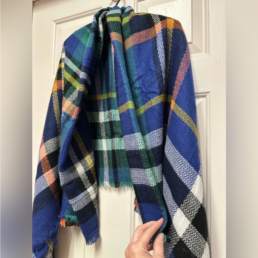 NWT Simply Southern Blanket Scarf. Beautiful colors on Navy background.